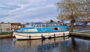 Broom Skipper - Genesis - 4 Berth Inland river cruiser 