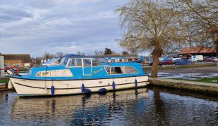 Broom Skipper - Genesis - 4 Berth Inland river cruiser 