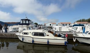 Freeman 22 - New Dawn - 4 Berth Classic Inland Cruiser