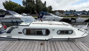 Freeman 22 - New Dawn - 4 Berth Classic Inland Cruiser