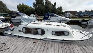 Freeman 22 - New Dawn - 4 Berth Classic Inland Cruiser