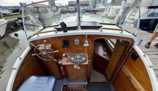 Freeman 22 - New Dawn - 4 Berth Classic Inland Cruiser