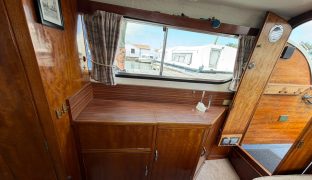 Freeman 22 - New Dawn - 4 Berth Classic Inland Cruiser