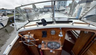 Freeman 22 - New Dawn - 4 Berth Classic Inland Cruiser