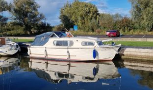 Freeman 23 - Rainbow Wish - 4 Berth Classic Motor Boat