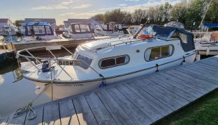 Freeman 23 - Rainbow Wish - 4 Berth Classic Motor Boat