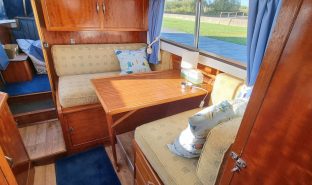 Freeman 23 - Rainbow Wish - 4 Berth Classic Motor Boat