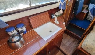 Freeman 23 - Rainbow Wish - 4 Berth Classic Motor Boat