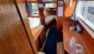 Freeman 23 - Rainbow Wish - 4 Berth Classic Motor Boat