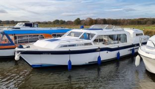 Aquafibre Lowliner 38 - Hiltons Pride - 7 Berth Inland Cruiser