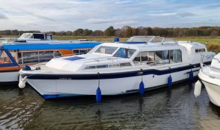 Aquafibre Lowliner 38 - Hiltons Pride - 7 Berth Inland Cruiser