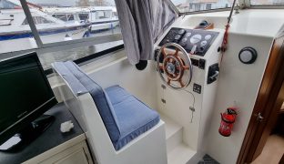 Sheerline 950 - Knot 2 Knight - 6 Berth Inland Cruiser