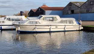 Sheerline 950 - Knot 2 Knight - 6 Berth Inland Cruiser