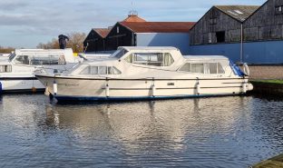 Sheerline 950 - Knot 2 Knight - 6 Berth Inland Cruiser