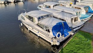 Sheerline 950 - Knot 2 Knight - 6 Berth Inland Cruiser