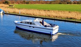 Bounty 27 - Glimmering 1 - 2 Berth Inland Cruiser