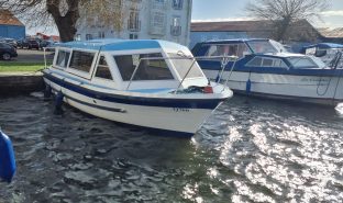 Sheerline 740 - Looby Loo - 3 Berth Inland Cruiser