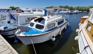 Freeman 22 MK2 - Gentle Dreamer   - 4 Berth Classic inland Cruiser 