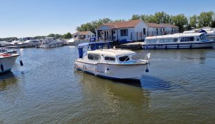 Freeman 22 MK2 - Gentle Dreamer   - 4 Berth Classic inland Cruiser 