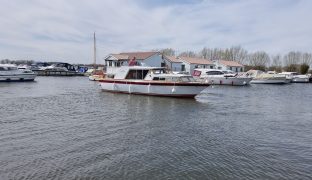 Classic 35 - Lady Elizabeth - 5 Berth Inland Cruiser