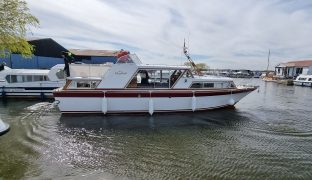Classic 35 - Lady Elizabeth - 5 Berth Inland Cruiser