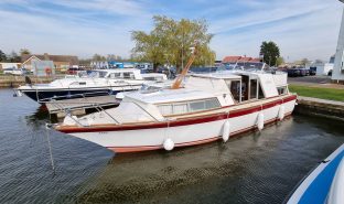 Classic 35 - Lady Elizabeth - 5 Berth Inland Cruiser