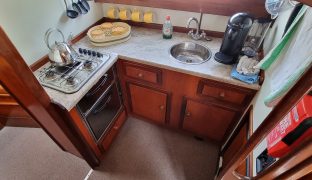 Classic 35 - Lady Elizabeth - 5 Berth Inland Cruiser