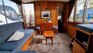 Classic 35 - Lady Elizabeth - 5 Berth Inland Cruiser