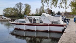 Classic 35 - Lady Elizabeth - 5 Berth Inland Cruiser