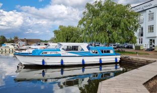 Aquafibre 38 - Glenda II - 8 Berth Inland Cruiser