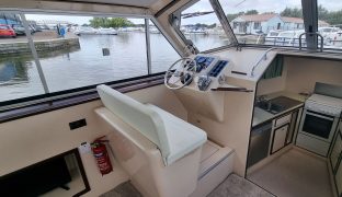 Connoisseur 37 - Broadland Mist - 2 Berth Inland Cruiser