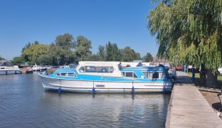 Bourne 35 - Victoria Jane - 6 Berth Inland Cruiser