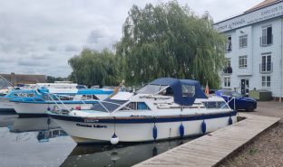 Seamaster 8m - Canta Libre - 4 Berth Inland Cruiser