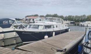 Amerglass 32 - Snowbird - 6 Berth Motor Yacht