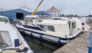 Alphacraft 35 - Brilliant Light - 5 Berth Ex-Hire Cruiser