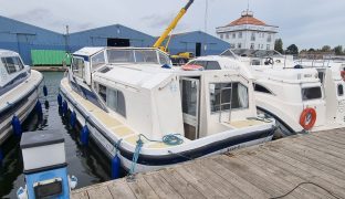 Alphacraft 35 - Brilliant Light - 5 Berth Ex-Hire Cruiser