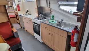 Alphacraft 35 - Brilliant Light - 5 Berth Ex-Hire Cruiser