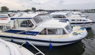 Alphacraft 35 - Brilliant Light - 5 Berth Ex-Hire Cruiser