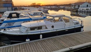 Amerglass 32 - Snowbird - 6 Berth Motor Yacht