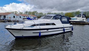 Sheerline 950 Harmony - Hi Light - 5 Berth Ex-Hire Cruiser