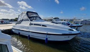 Alphacraft 29 Sportsbridge - Crystal Light - 4 Berth Ex-Hire Cruiser