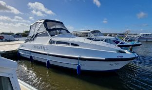 Alphacraft 29 Sportsbridge - Crystal Light - 4 Berth Ex-Hire Cruiser