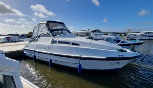 Alphacraft 29 Sportsbridge - Crystal Light - 4 Berth Ex-Hire Cruiser