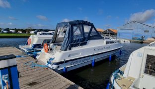 Alphacraft 29 Sportsbridge - Crystal Light - 4 Berth Ex-Hire Cruiser