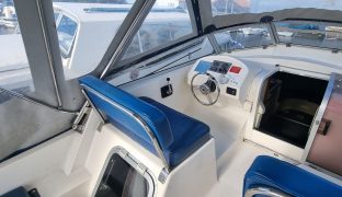 Alphacraft 29 Sportsbridge - Crystal Light - 4 Berth Ex-Hire Cruiser