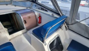 Alphacraft 29 Sportsbridge - Crystal Light - 4 Berth Ex-Hire Cruiser