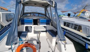 Alphacraft 29 Sportsbridge - Crystal Light - 4 Berth Ex-Hire Cruiser