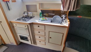 Alphacraft 29 Sportsbridge - Crystal Light - 4 Berth Ex-Hire Cruiser