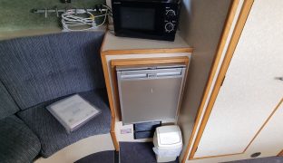 Alphacraft 29 Sportsbridge - Crystal Light - 4 Berth Ex-Hire Cruiser