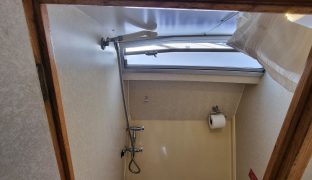 Alphacraft 29 Sportsbridge - Crystal Light - 4 Berth Ex-Hire Cruiser